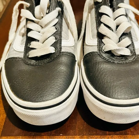 Vans Old Skool Classics Kids Sneakers Black and White Size 2Y - Picture 6 of 12